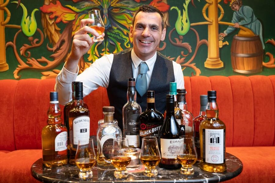 Edinburgh: Mountebank Comedy Whisky Tasting - Practical tips to enjoy malt whisky with confidence