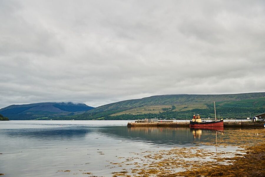 Edinburgh: Oban, Kilchurn Castle & Inveraray Tour in Spanish - Kilchurn Castle ruins and the Clan Campbell story