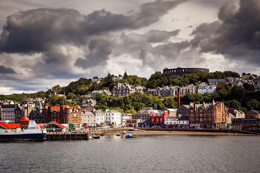 Edinburgh: Oban, Kilchurn Castle & Inveraray Tour in Spanish - Price and value for a Spanish-guided Highlands day
