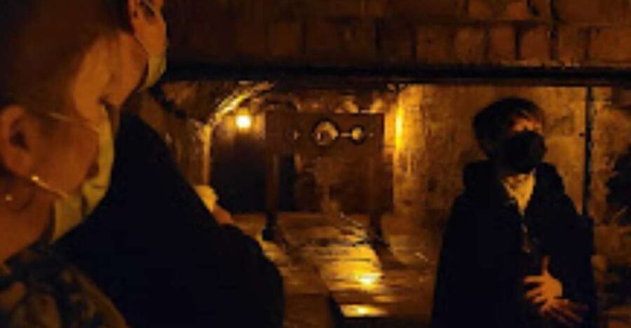 Edinburgh: Old Town and Underground Ghost Tour - Key highlights you will feel right away