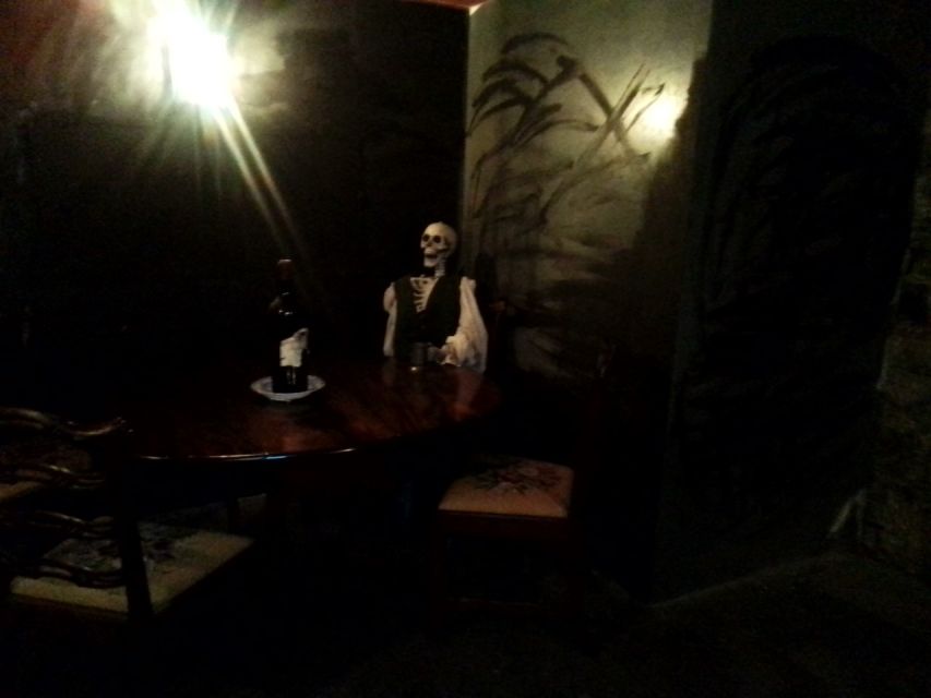 Edinburgh: Old Town and Underground Ghost Tour - Old Town walking: wynds and closes that change how you see the city