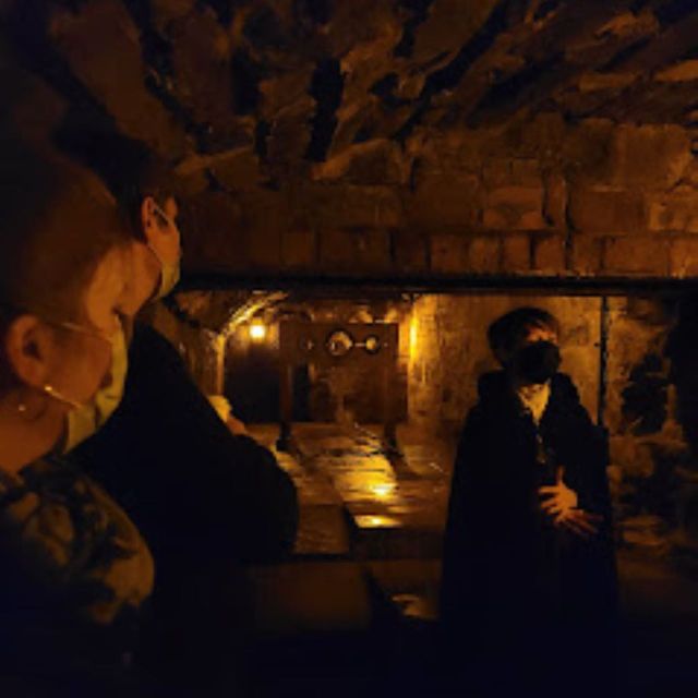 Edinburgh: Old Town and Underground Ghost Tour - Getting there and staying comfortable: shoes, weather, and pacing