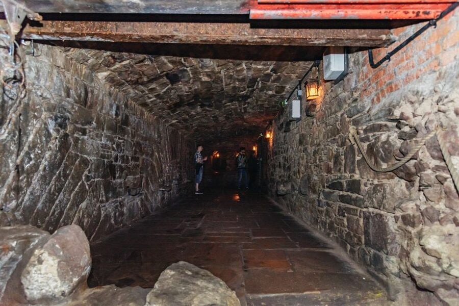 Edinburgh: Old Town and Underground Historical Tour - Entering Edinburgh’s Underground: What Those Vaults Are Really For