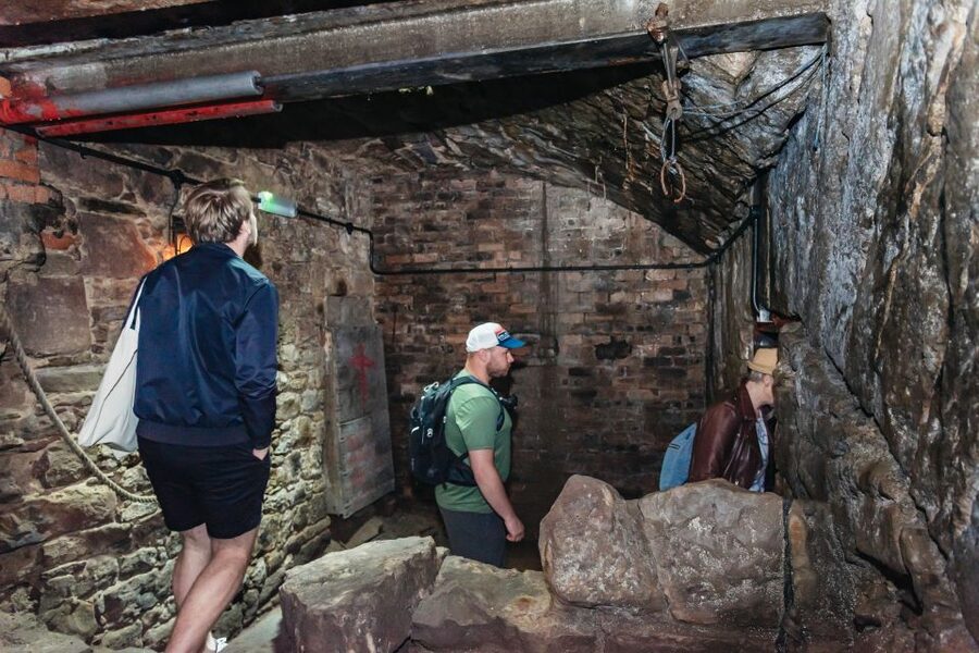 Edinburgh: Old Town and Underground Historical Tour - What the Tour Feels Like in the Moment