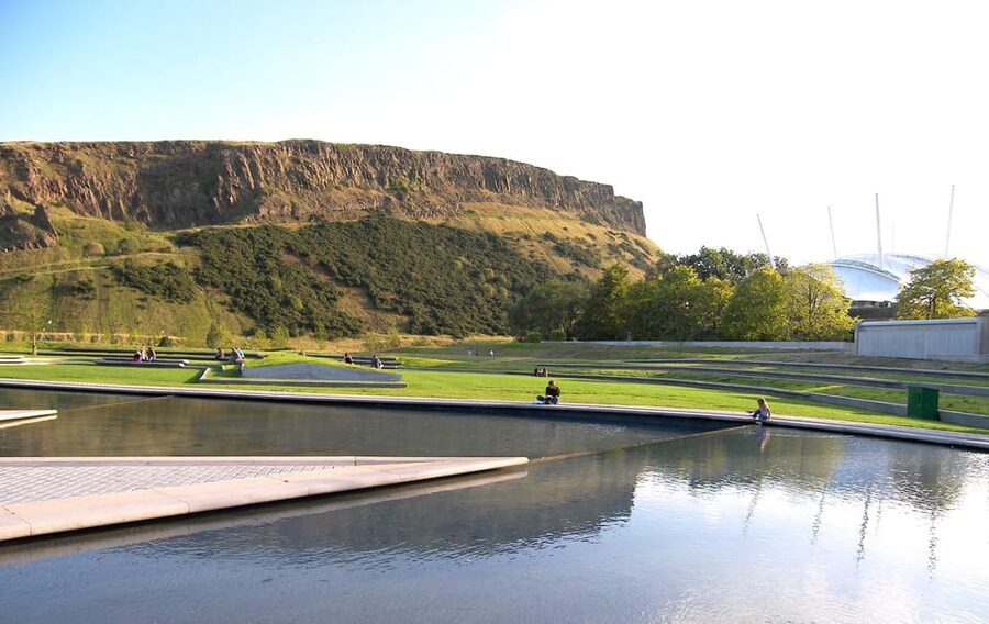 Edinburgh: Old Town Highlights Walking Tour - Royal Mile Orientation Starts at Camera Obscura