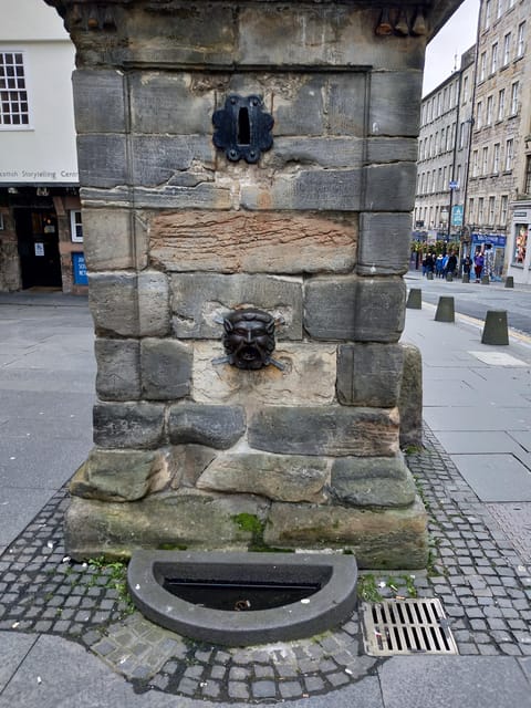 Edinburgh: Old Town Highlights Walking Tour - How the Guide Rishi Improves Everything