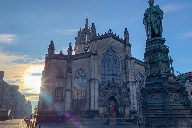 Edinburgh Old Town: Historical Guided Walking Tour - Start at High Street, finish near Greyfriars Kirkyard