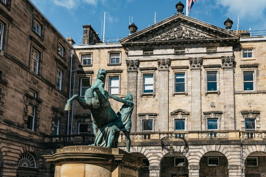 Edinburgh: Old Town History and Tales Walking Tour - How the route feels in real time: timing, pace, and guide interaction