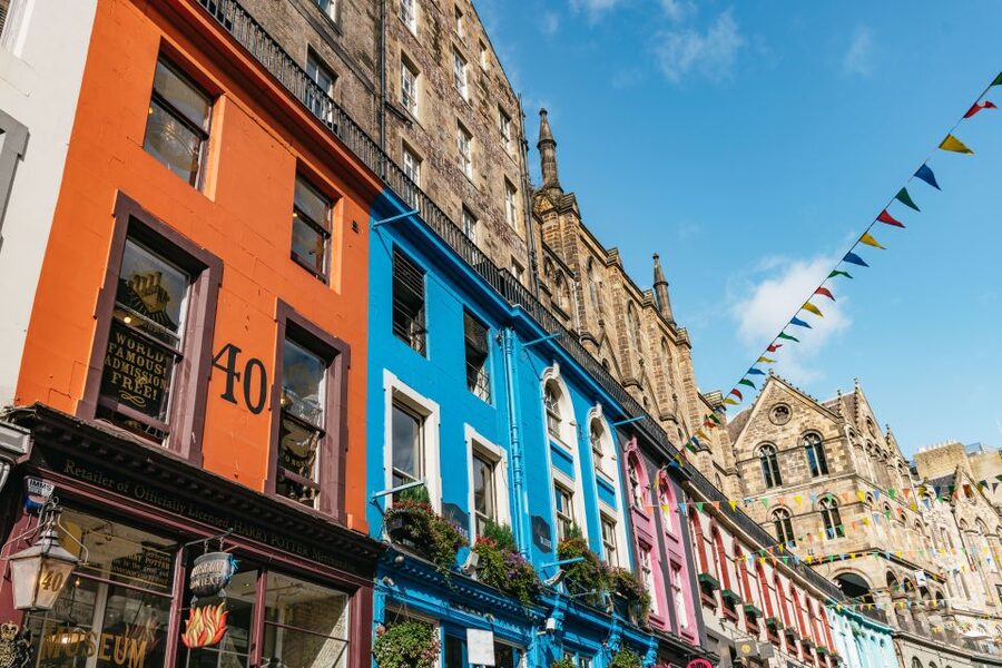 Edinburgh: Old Town History and Tales Walking Tour - Auld Reekie tales: folklore and medieval life in plain language