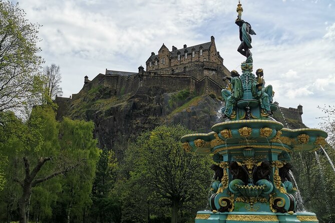 Edinburgh Old Town Private Self-Guided Tour - Royal Mile Walk: Getting Oriented From Castlehill to Canongate