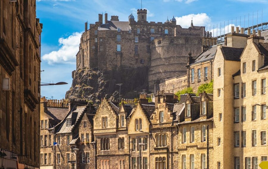 Edinburgh: Old Town Private Walking Tour with Historian - Views of Edinburgh Castle and Holyrood Palace without needing a separate trip