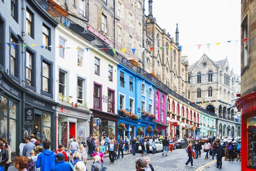 Edinburgh Old Town: Professional Photoshoot & Edited Photos - How the photographer turns a walk into portraits that look planned