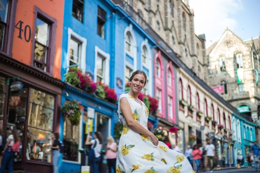 Edinburgh Old Town: Professional Photoshoot & Edited Photos - What you get after the shoot: edited high-res photos in a digital gallery