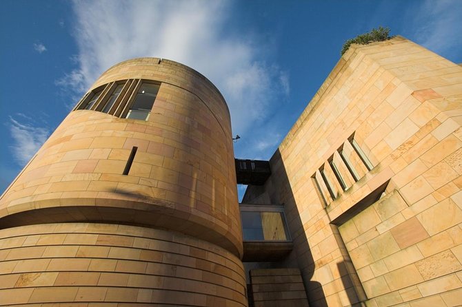 Edinburgh: Old Town's Highlights Walking Tour - Key Highlights Worth Paying Attention To