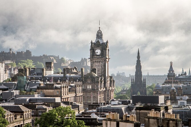 Edinburgh: Old Town's Highlights Walking Tour - Meeting on the Royal Mile: Easy Start, Instant Context