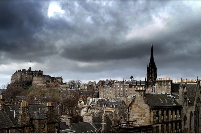 Edinburgh - Old Town Stories - Greyfriars: Covenanters Prison gates, bodysnatching, and Greyfriars Bobby