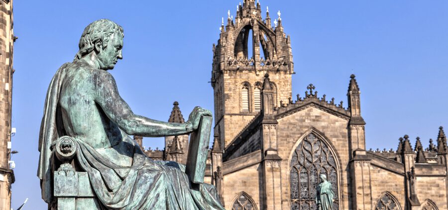 Edinburgh: Old Town Walking Tour with an APP - Languages, audio controls, and how to use this tour smoothly