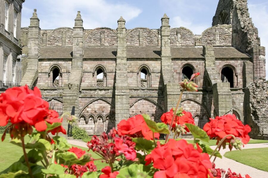 Edinburgh: Palace of Holyroodhouse Entry Ticket - Why Holyroodhouse feels real, not staged