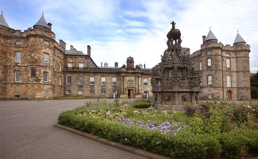 Edinburgh: Palace of Holyroodhouse Entry Ticket - State Apartments: changing royal taste in a small, stunning package
