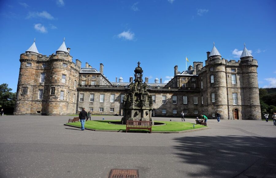 Edinburgh: Palace of Holyroodhouse Entry Ticket - Mary Queen of Scots’ chambers and the story of Rizzio