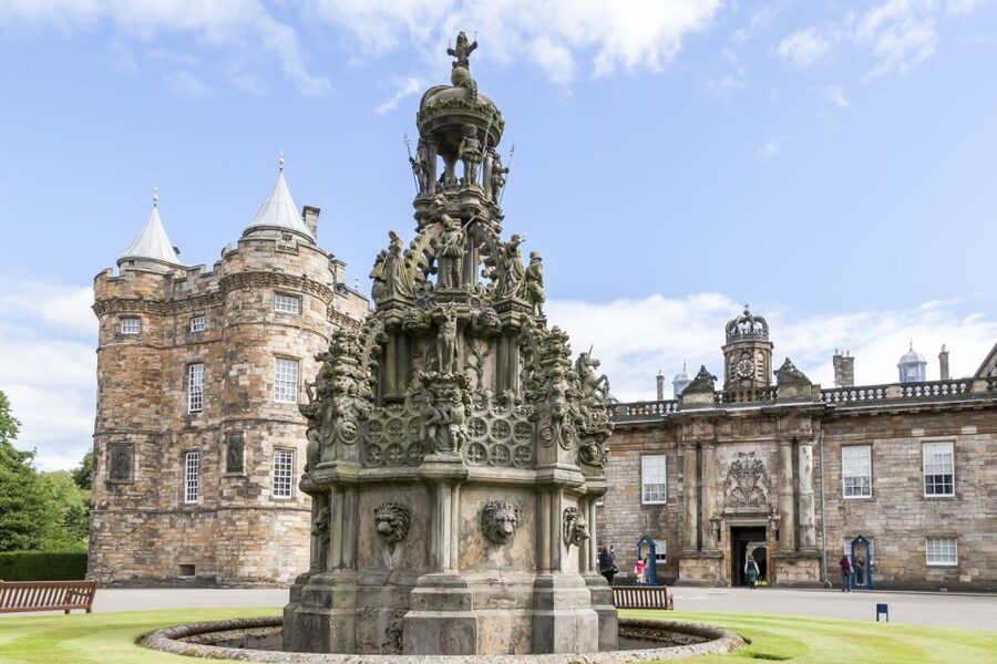 Edinburgh: Palace of Holyroodhouse Entry Ticket - Great Gallery, Jacob de Wet portraits, and the Investiture ceremony