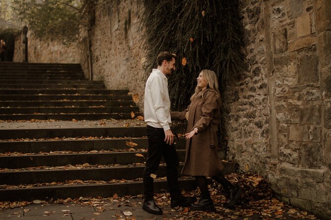 Edinburgh Photo Shoot - capture your memories ! - Meeting at the Writers’ Museum and Walking Toward the Castle Look