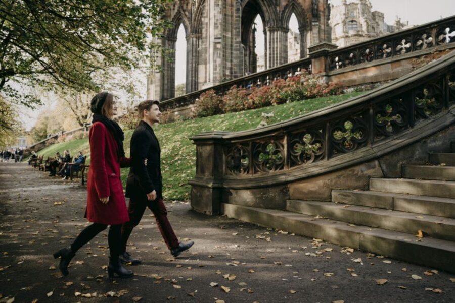 Edinburgh: Photo Shoot with a Private Vacation Photographer - Why a Private Photo Shoot Works So Well in Edinburgh