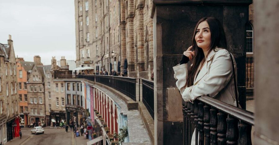 Edinburgh: Photo Shoot with a Private Vacation Photographer - Booking Value: $305 per Group Up to 8, Not per Person