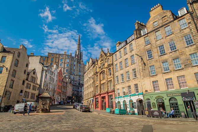Edinburgh Photography Masterclass - Private Photography Lesson - Long exposure light streaking for cars and boats