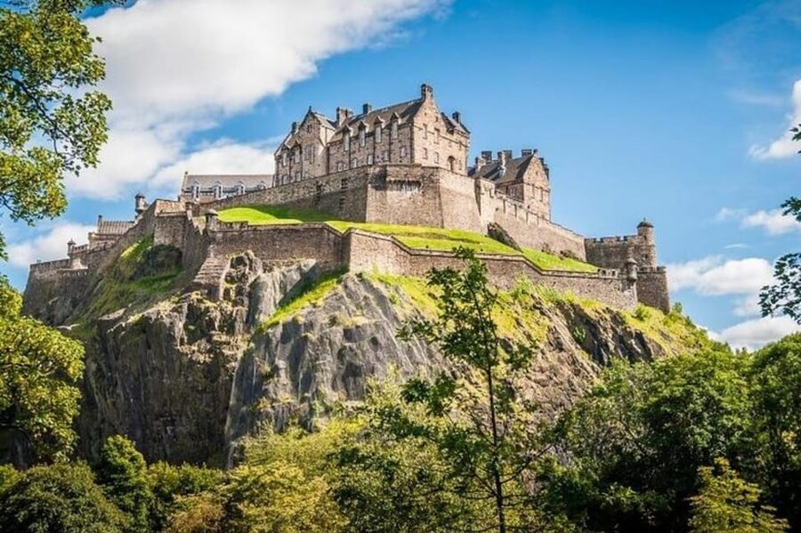Edinburgh: Private Guided Customized Walking Tour - Calton Hill: quick landmark focus without turning the day into a sprint