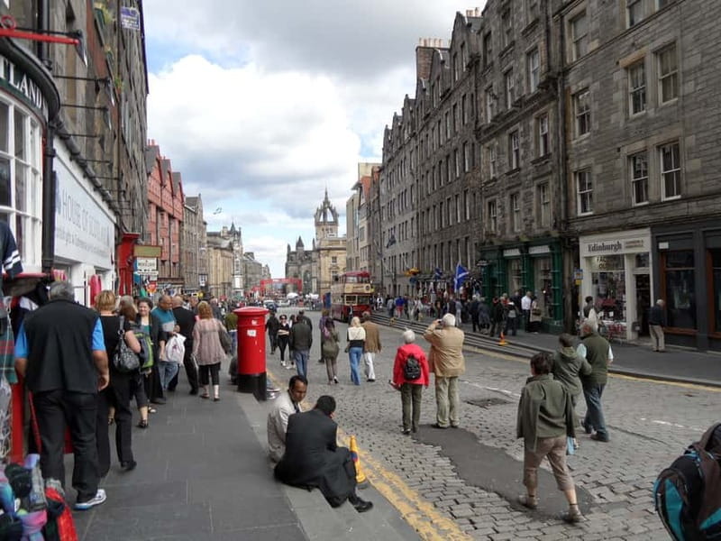 Edinburgh: Private Guided Walking Tour - Princes Street, Princes Street Gardens, Scott Monument, and the city views
