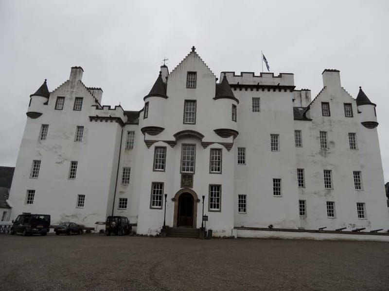 Edinburgh: Private Guided Walking Tour - Edinburgh Castle, seeing the fortress as part of the whole city
