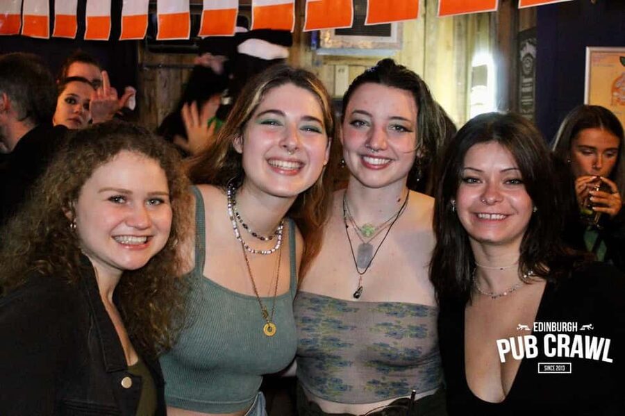 Edinburgh: Pub Crawl 7 Bars with 6 Shots - Key things I think you will like
