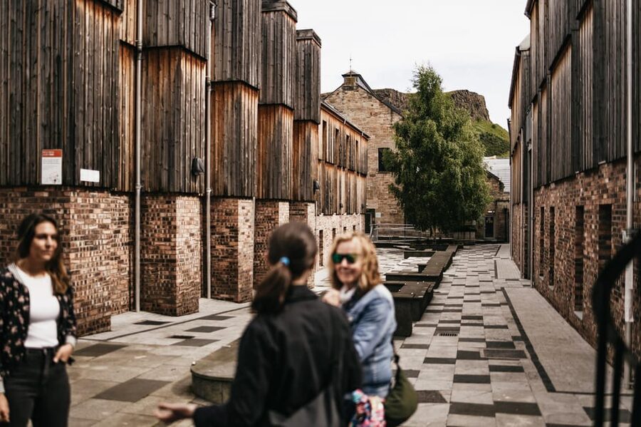 Edinburgh: Pubs and History Guided Walking Tour with Beer - Key Things to Know Before You Go
