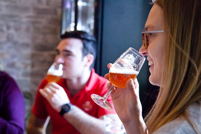Edinburgh: Pubs & History Walking Tour with Beer Tasting - Old Town kickoff: where the brewing story starts to make sense