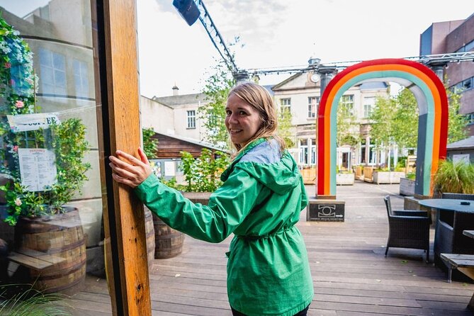 Edinburgh: Pubs & History Walking Tour with Beer Tasting - University of Edinburgh stops: architecture breaks up the pub focus