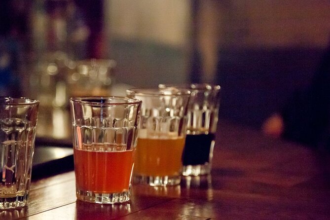 Edinburgh: Pubs & History Walking Tour with Beer Tasting - Canongate and the Charmed Circle: beer heritage in a proper neighborhood