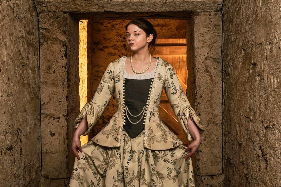 Edinburgh: Real Mary King's Close Guided Tour - Audio and multilingual help, plus why the guide uses a radio