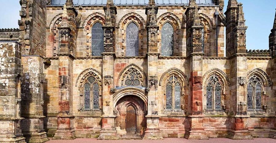 Edinburgh: Rosslyn Chapel and Hadrian's Wall Tour in Spanish - Leaving Edinburgh at 08:15, then heading straight for the Scottish Borders mood