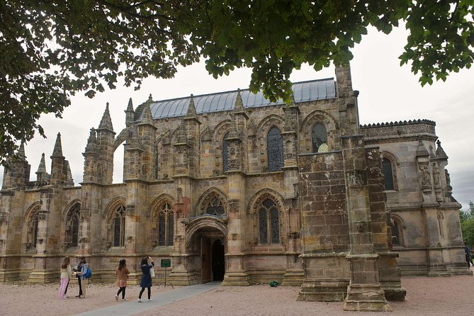 Edinburgh: Rosslyn Chapel, the Borders & Glenkinchie Distillery - Melrose Abbey Grounds: Lunch, Walking, and What You Can Still See