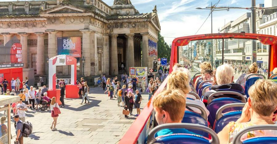 Edinburgh: Royal Attractions with Hop-On Hop-Off Bus Tours - Waterloo Place: the simple “start here” system