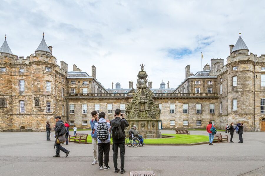 Edinburgh: Royal Attractions with Hop-On Hop-Off Bus Tours - Edinburgh Castle entry: guaranteed, but time slots still need planning