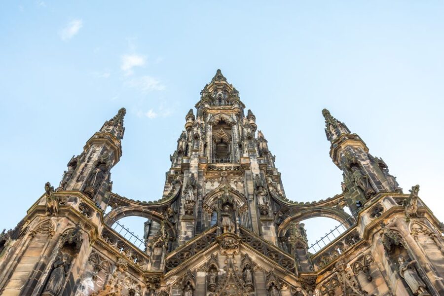 Edinburgh: Royal Attractions with Hop-On Hop-Off Bus Tours - Language, handsets, and small friction points