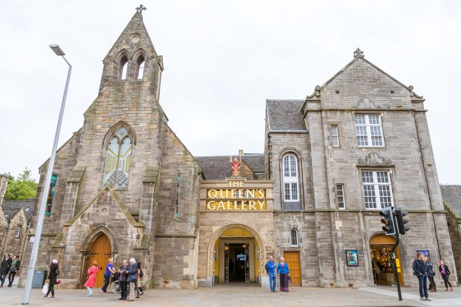 Edinburgh: Royal Attractions with Hop-On Hop-Off Bus Tours - What you actually get: Castle, Holyroodhouse, and Britannia