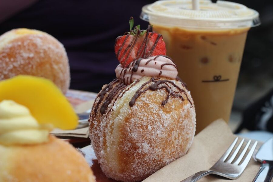 Edinburgh: Royal Mile Donut Tour with Donut Tastings - The first donut shop near the castle, and why the opening stop sets the tone