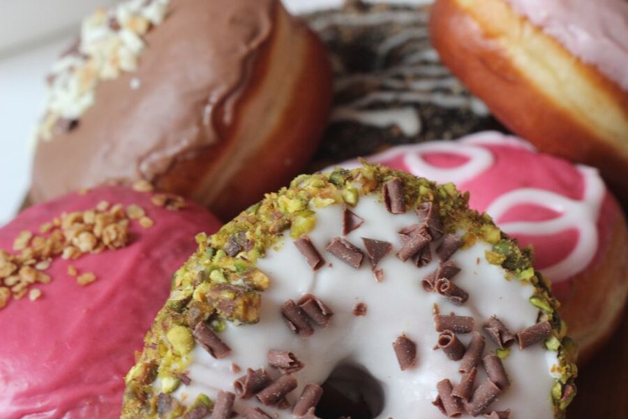 Edinburgh: Royal Mile Donut Tour with Donut Tastings - A family-owned Scottish pastry stop, plus photo pause moments