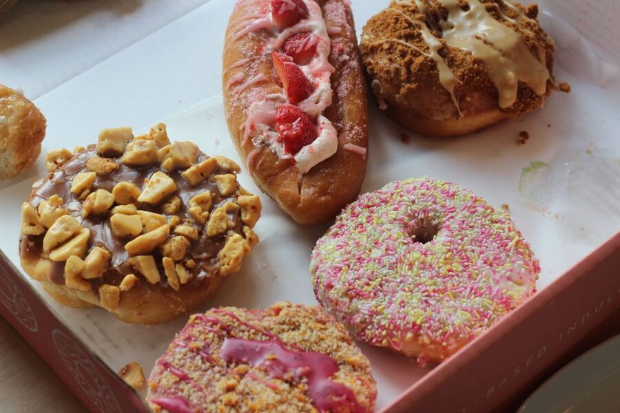 Edinburgh: Royal Mile Donut Tour with Donut Tastings - Specialty coffee shop and donutterie: the finale flavor check