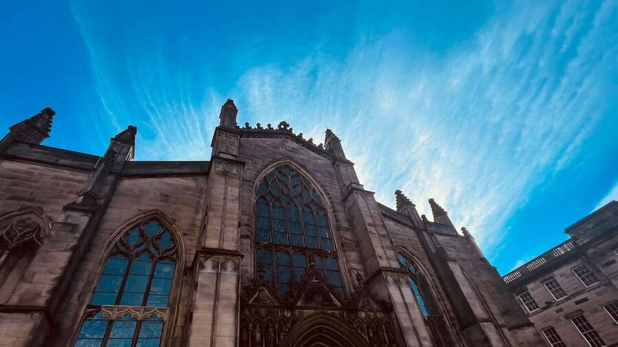 Edinburgh: Royal Mile Old Town Walking Tour - Entering Old Town at St Giles Cathedral, the Perfect Starting Point