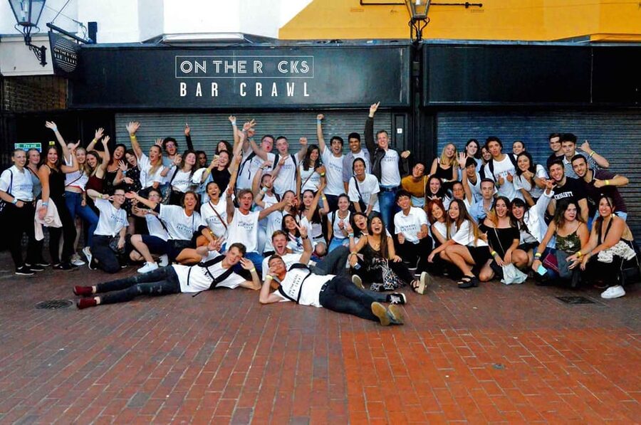 Edinburgh's Best Bar Crawl: Free Shots, Discounts, Photos - Why Edinburgh bar crawls work best when they’re paced