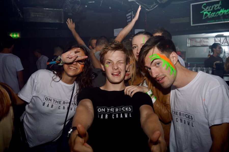 Edinburgh's Best Bar Crawl: Free Shots, Discounts, Photos - Meeting point at Pilgrim Bar: how to start without stress